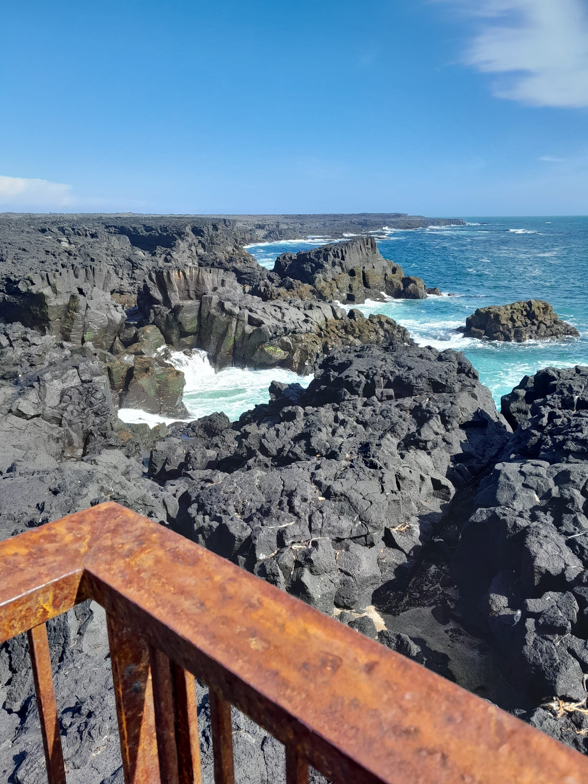 Brimketill lava rock pool on the Reykjanes coast in Iceland