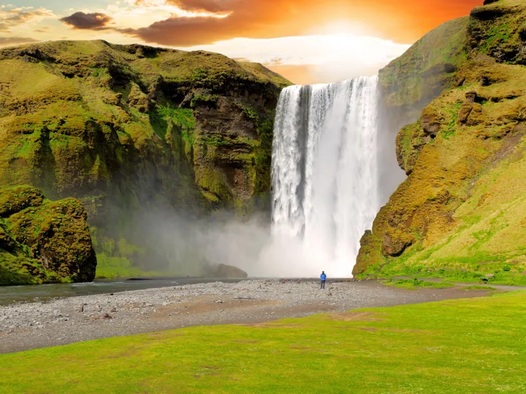Private Iceland road and mountain landscape for GlaciGo tours